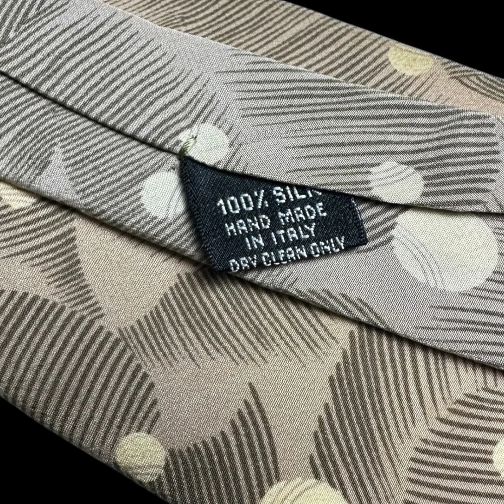 Fendi Roma Mens Silk Tie Taupe Cream Geometric Polka Dot Made in Italy 3.75 Wide